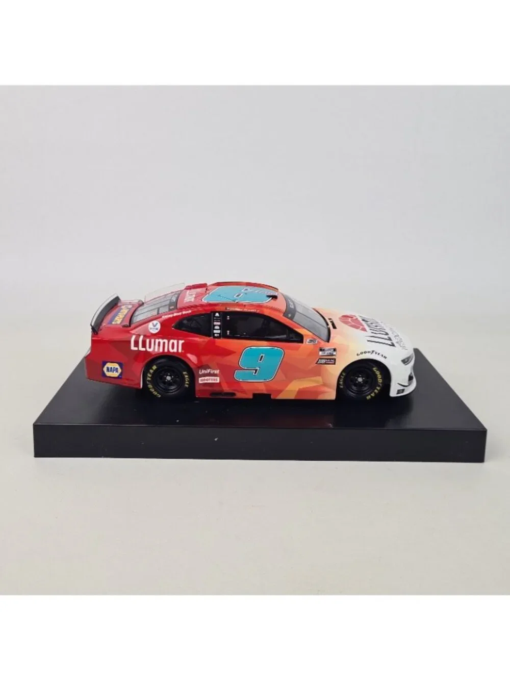 Lionel Racing 1:24 Diecast Elite 2021 Camaro ZL1 Llumar #9 Chase Elliott E15
